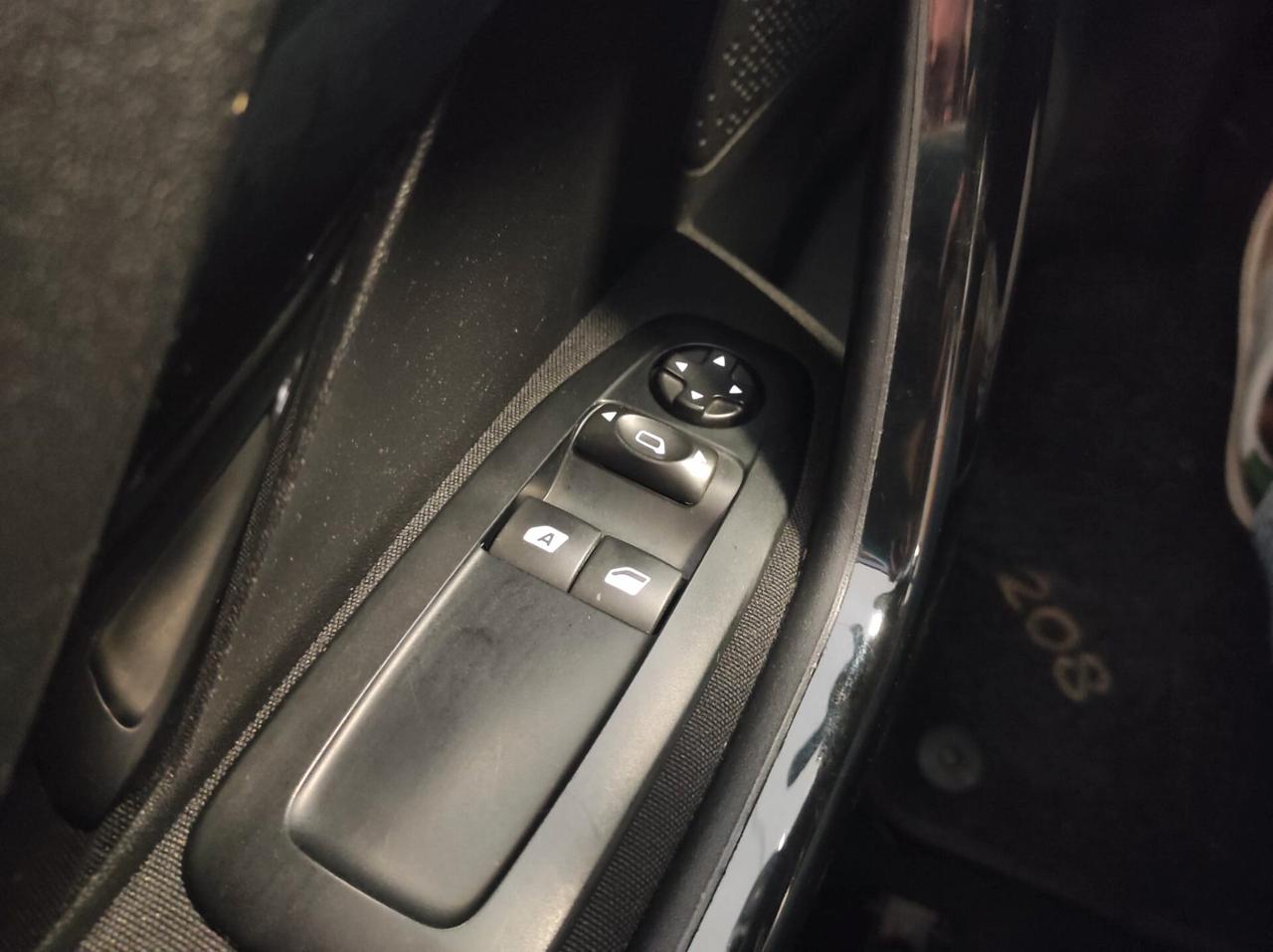 Peugeot 208 1.4 HDi 68 CV 5 porte Allure