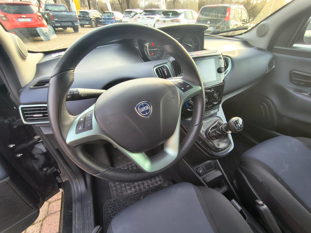 Lancia Ypsilon 1.0 FireFly 5 porte S&S Hybrid Platino