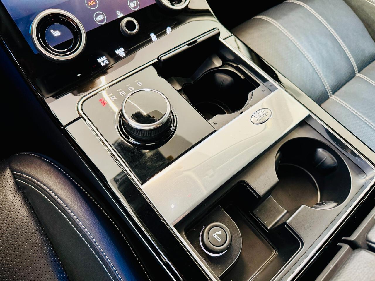 Range Rover Velar 2.0D 180 CV CarPlay - APPROVED