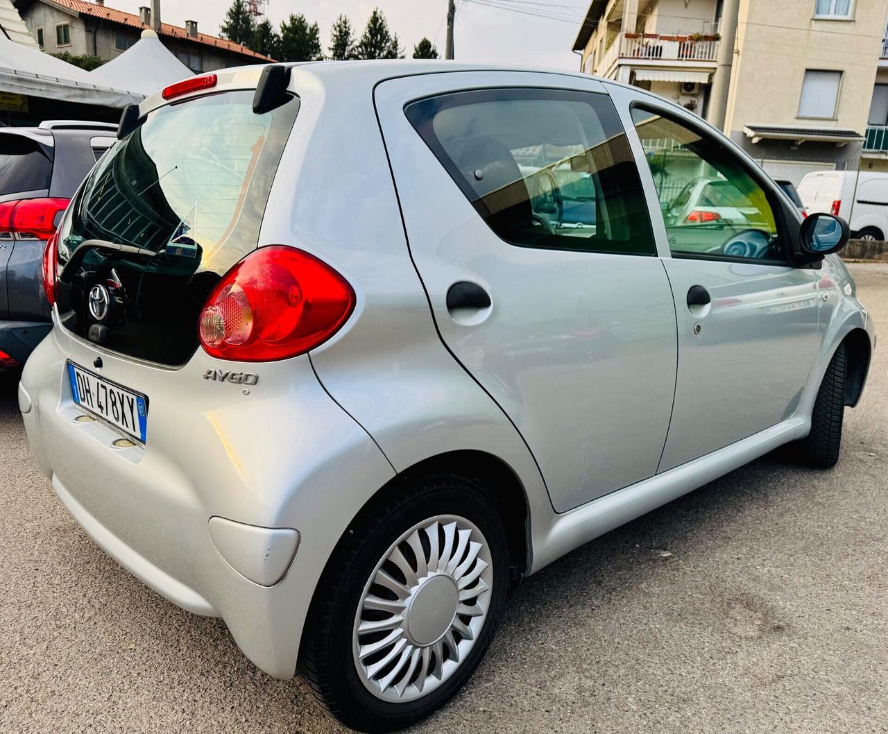 Toyota Aygo 1.0 12V 5 porte 80 mila KM