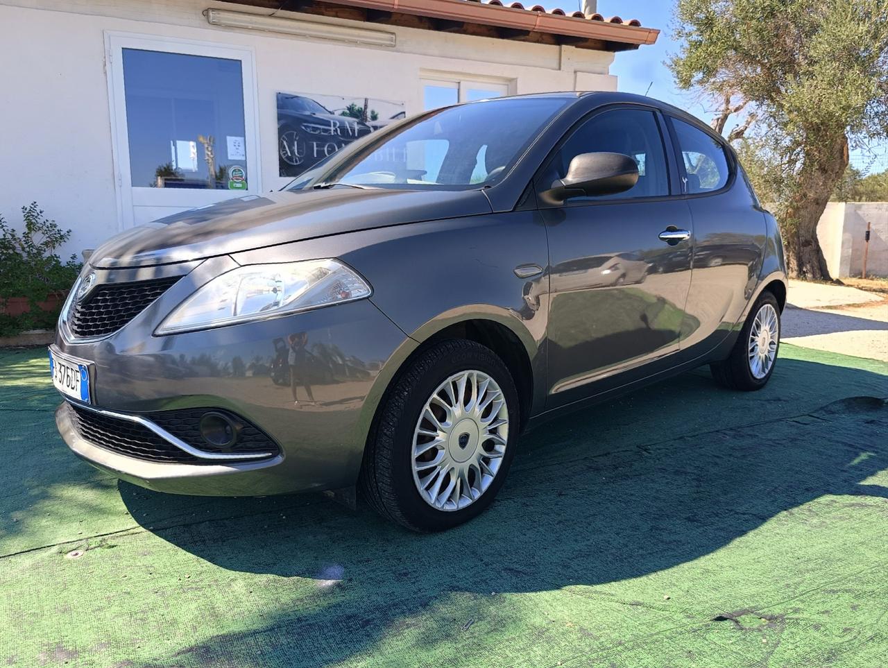 Lancia Ypsilon 1.2 69 CV 5 porte GPL Ecochic Silver - 2015