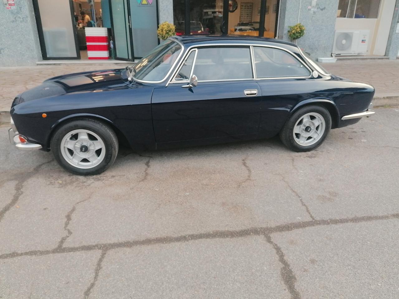 Alfa Romeo GT 2000