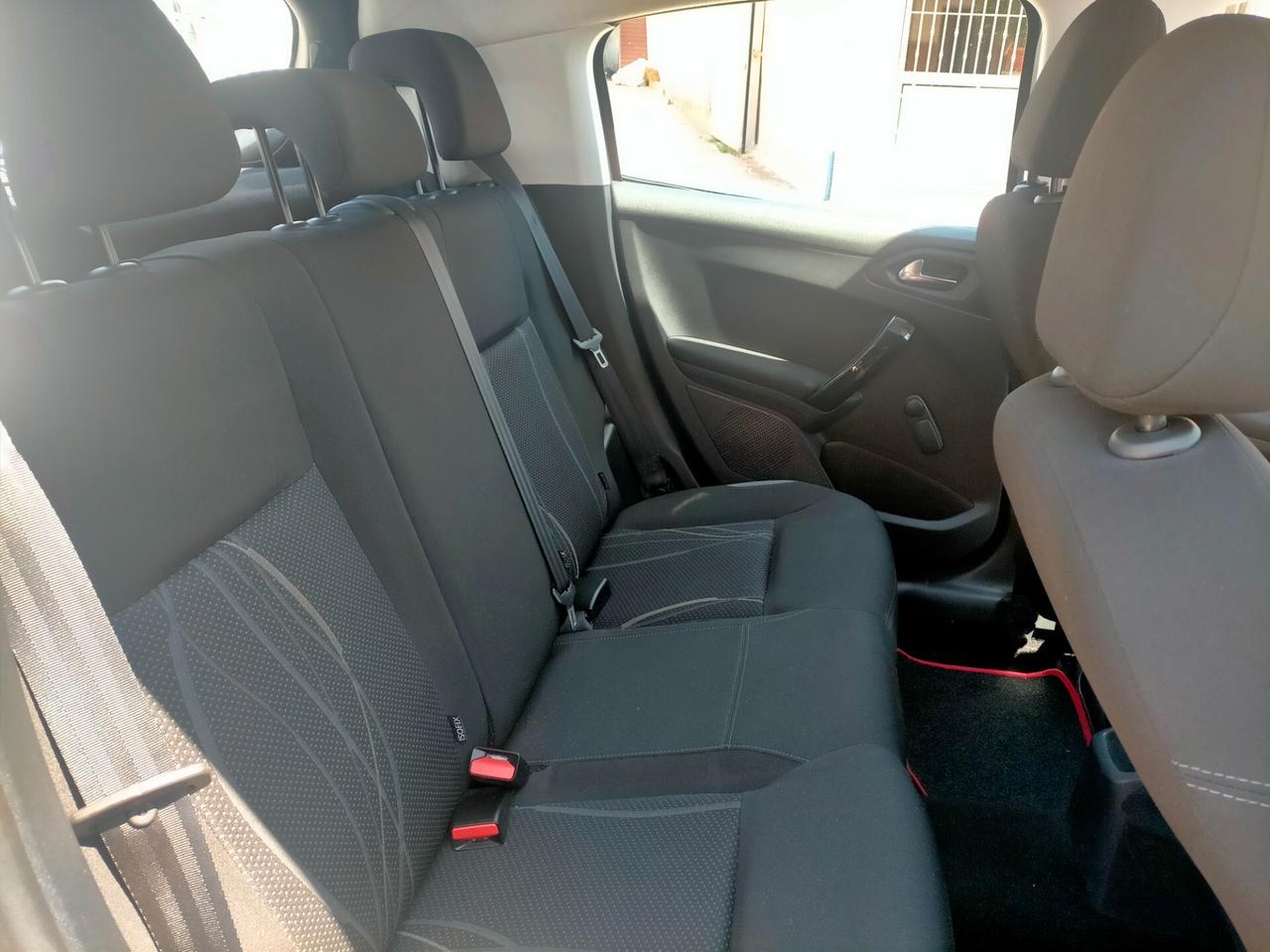 Peugeot 208 1.4 HDi 68 CV 5 porte Allure