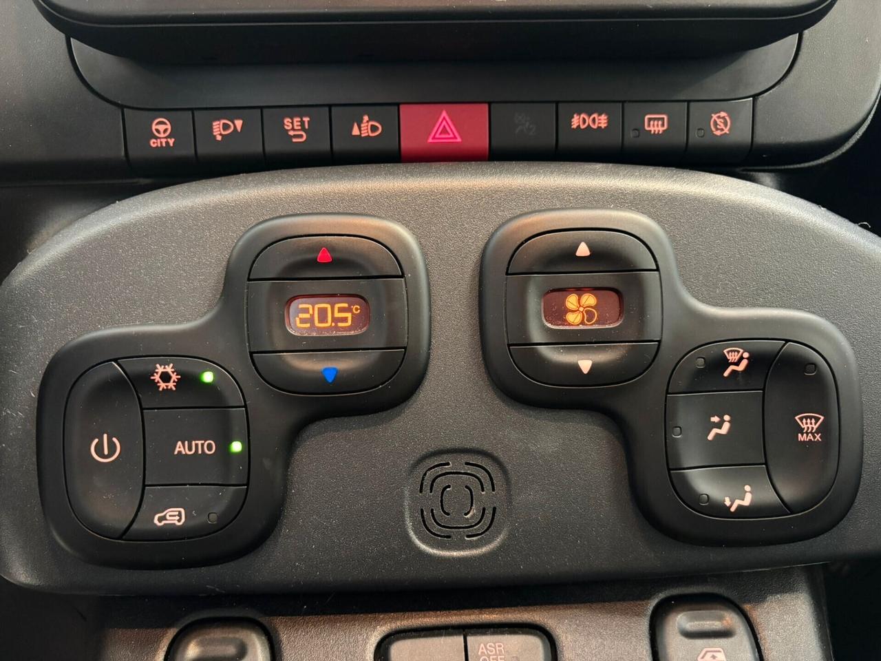 Fiat Panda CROSS 1.0 FireFly Hybrid SPOTICAR