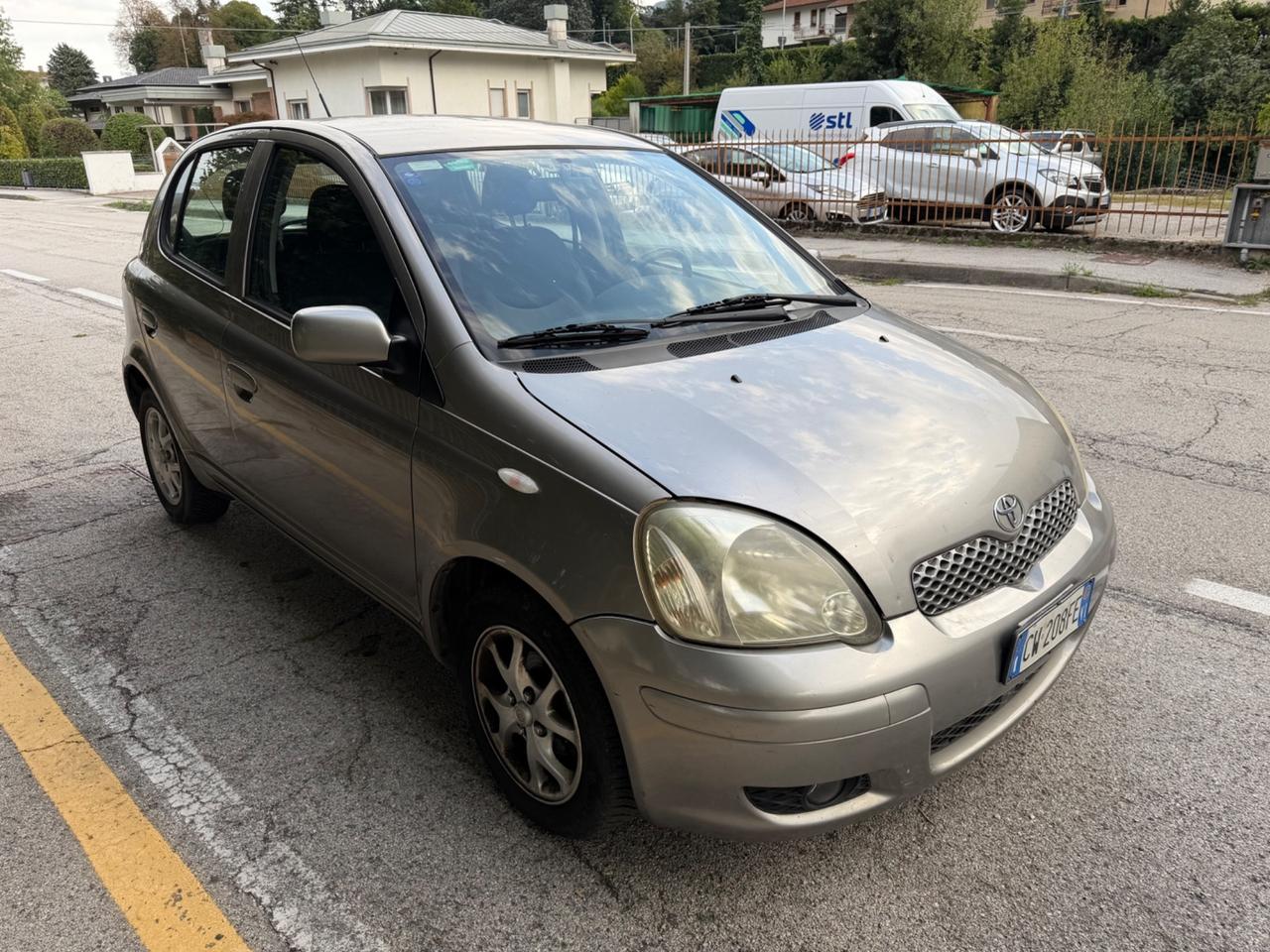 Toyota Yaris 1.3i 16V cat 5 porte Sol