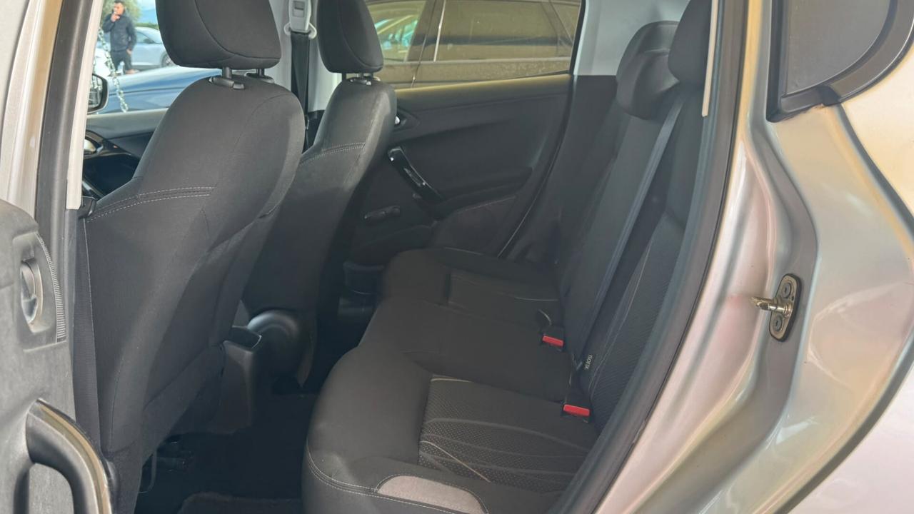 Peugeot 208 1.4 HDi 68 CV 5 porte Allure