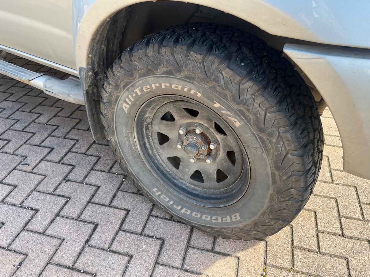 Nissan Navara 2.5D DOPPIA CABINA HARD TOP