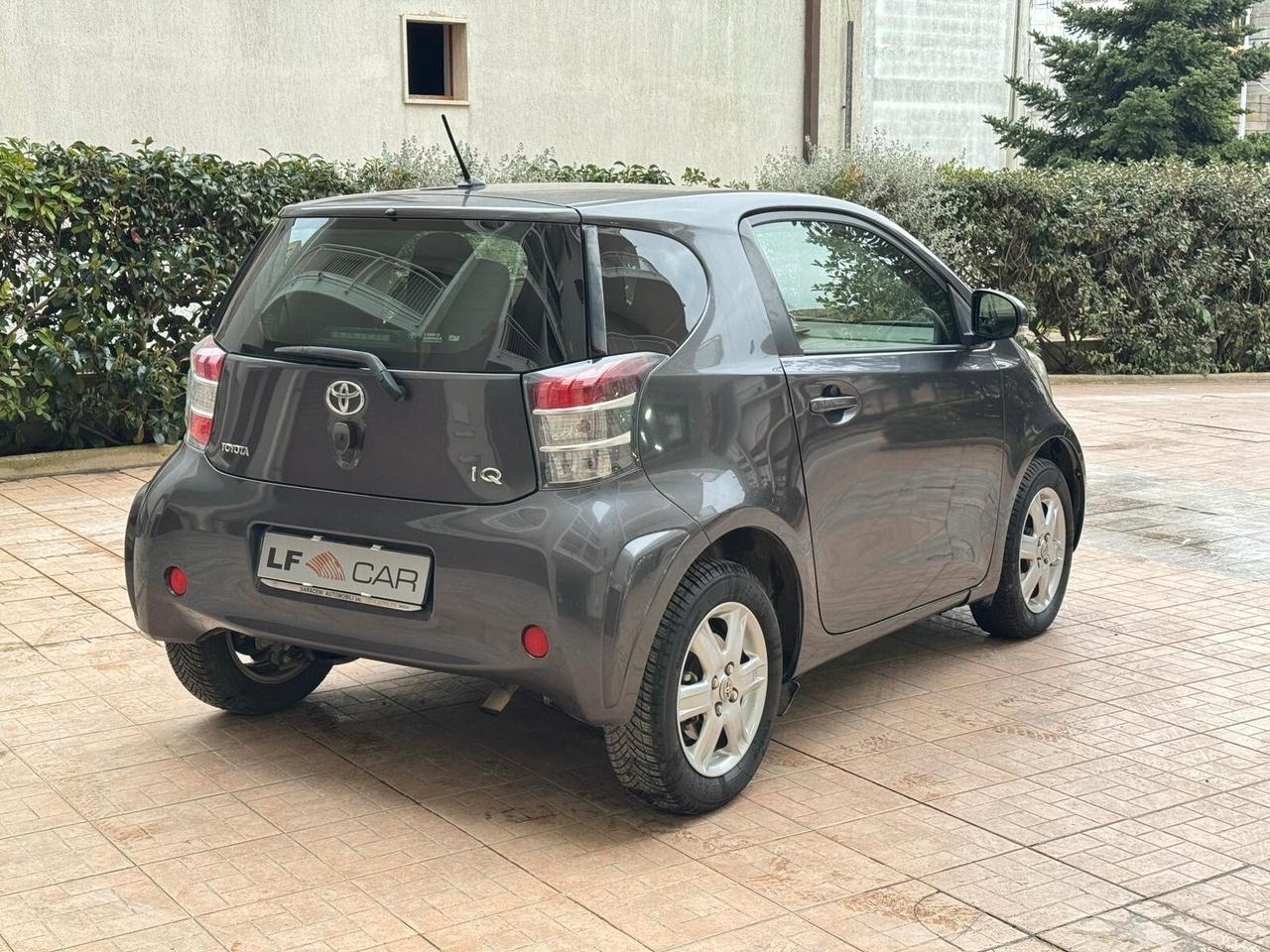 Toyota iQ 1.0 CVT Active 68 cv