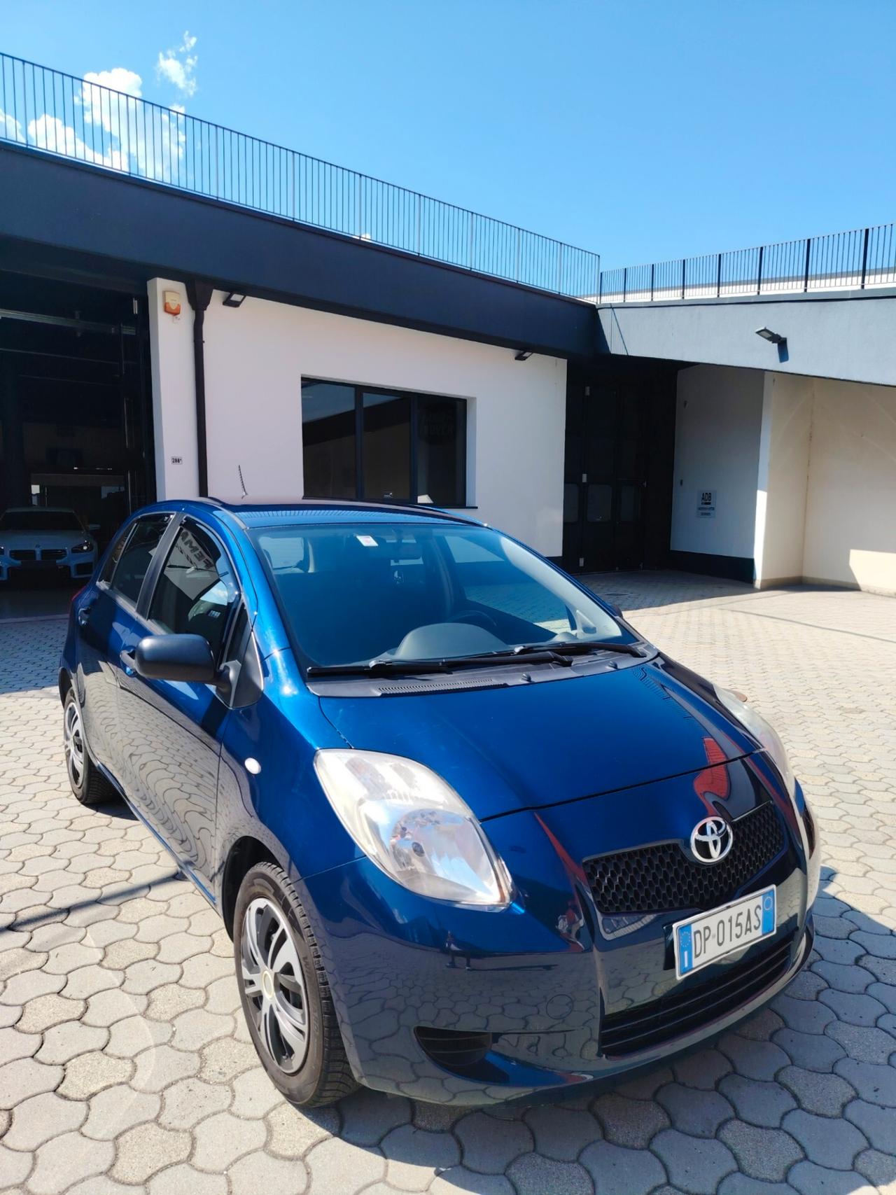 Toyota Yaris Now 1.0 benzina