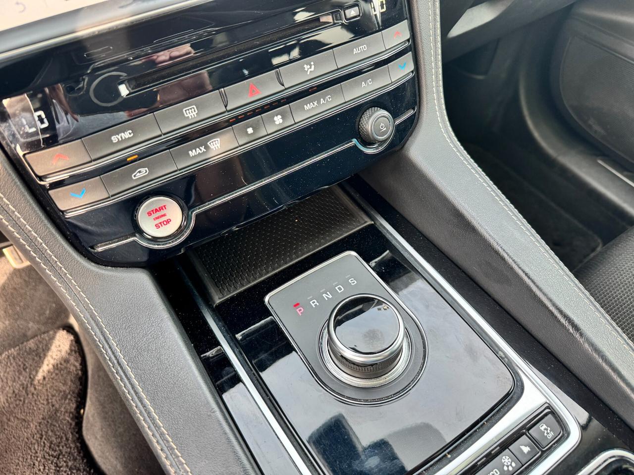Jaguar F-Pace 2.0 D 180 CV AWD aut. R-Sport