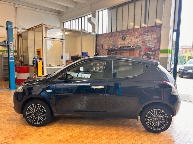 Lancia Ypsilon 1.2 69 CV 5 porte S&S Gold