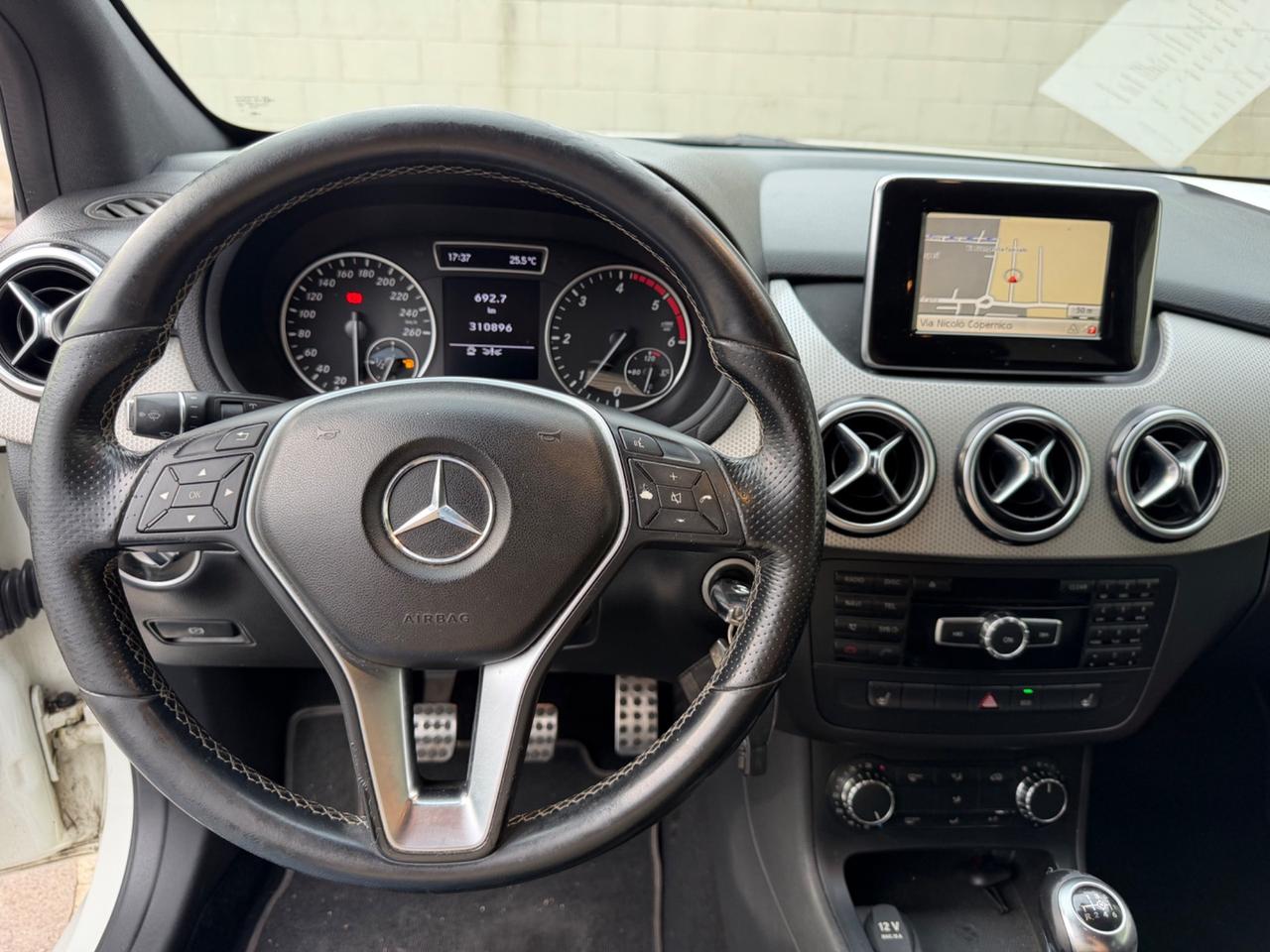 Mercedes-benz B 180 CDI Premium AMG Blueefficiency