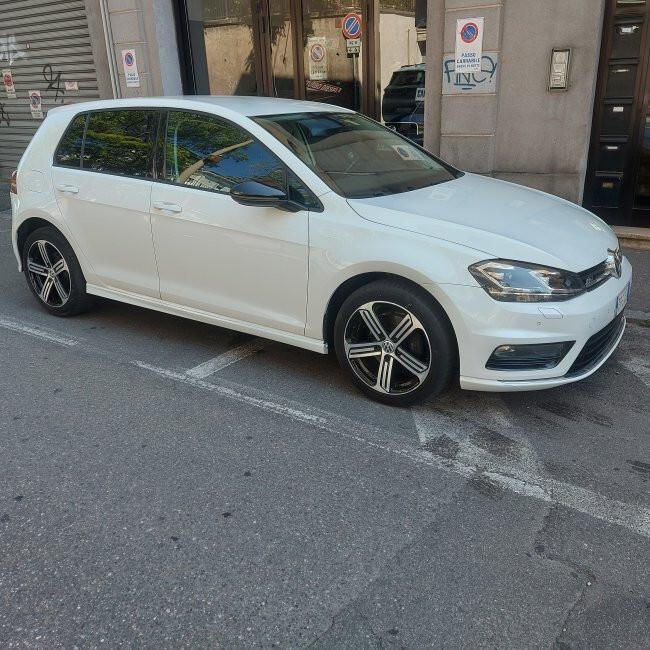 Volkswagen Golf 1.6TDI 110CV R-LINE