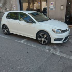 Volkswagen Golf 1.6TDI 110CV R-LINE