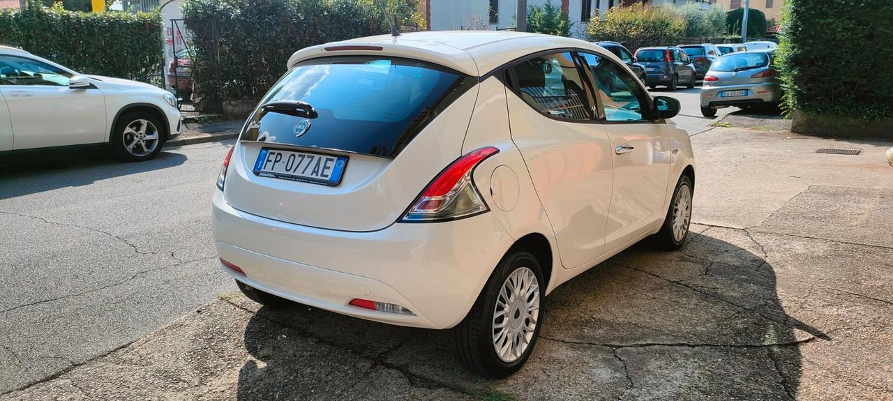 Lancia Ypsilon 1.2 69 CV 5 porte Silver