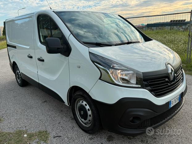 RENAULT TRAFIC 2.0 DCI anno 2017 perfetto