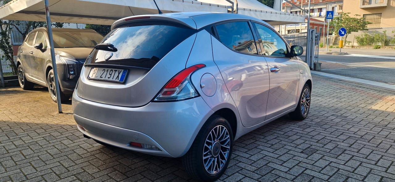 Lancia Ypsilon 1.2 69 CV 5 porte GPL Ecochic Silver