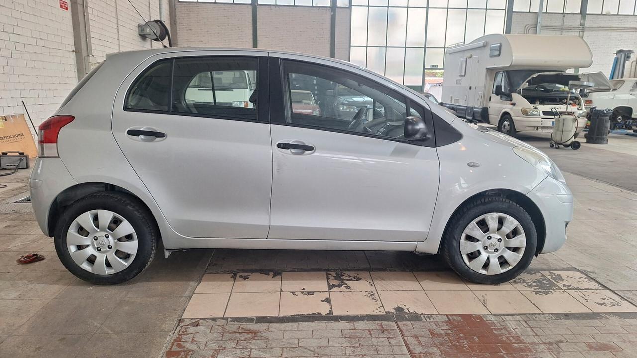 Toyota Yaris 1.0 5 porte Sol