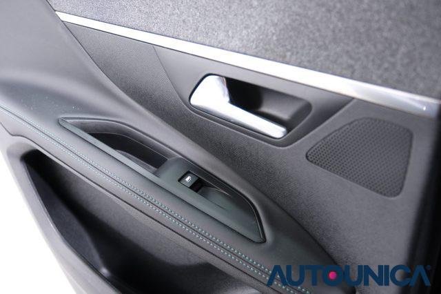 PEUGEOT 3008 HYBRID4 300 E-EAT8 ALLURE PACK