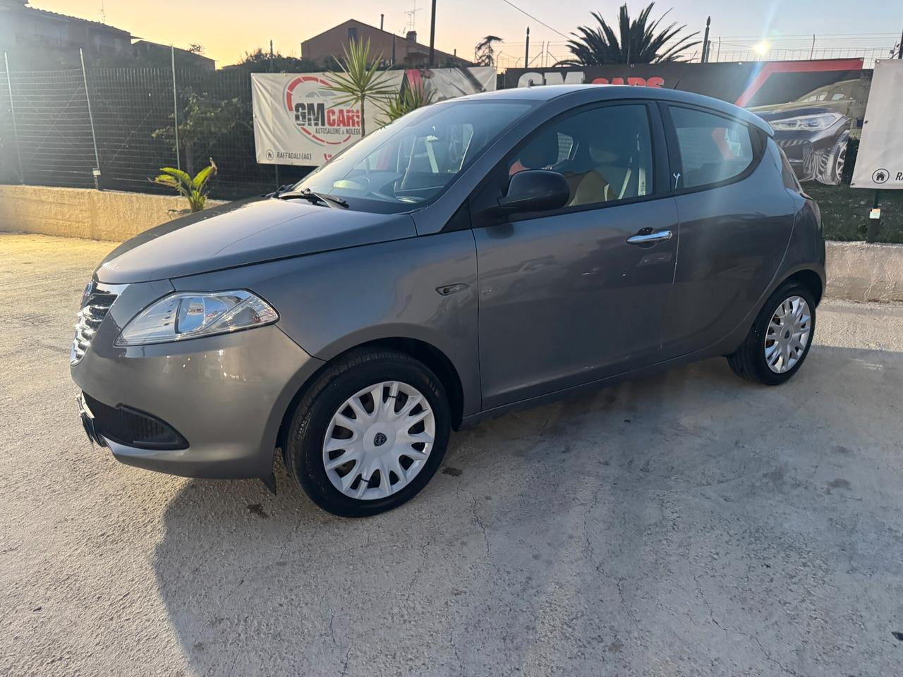 Lancia Ypsilon 1.3 MJT 75 CV Unyca