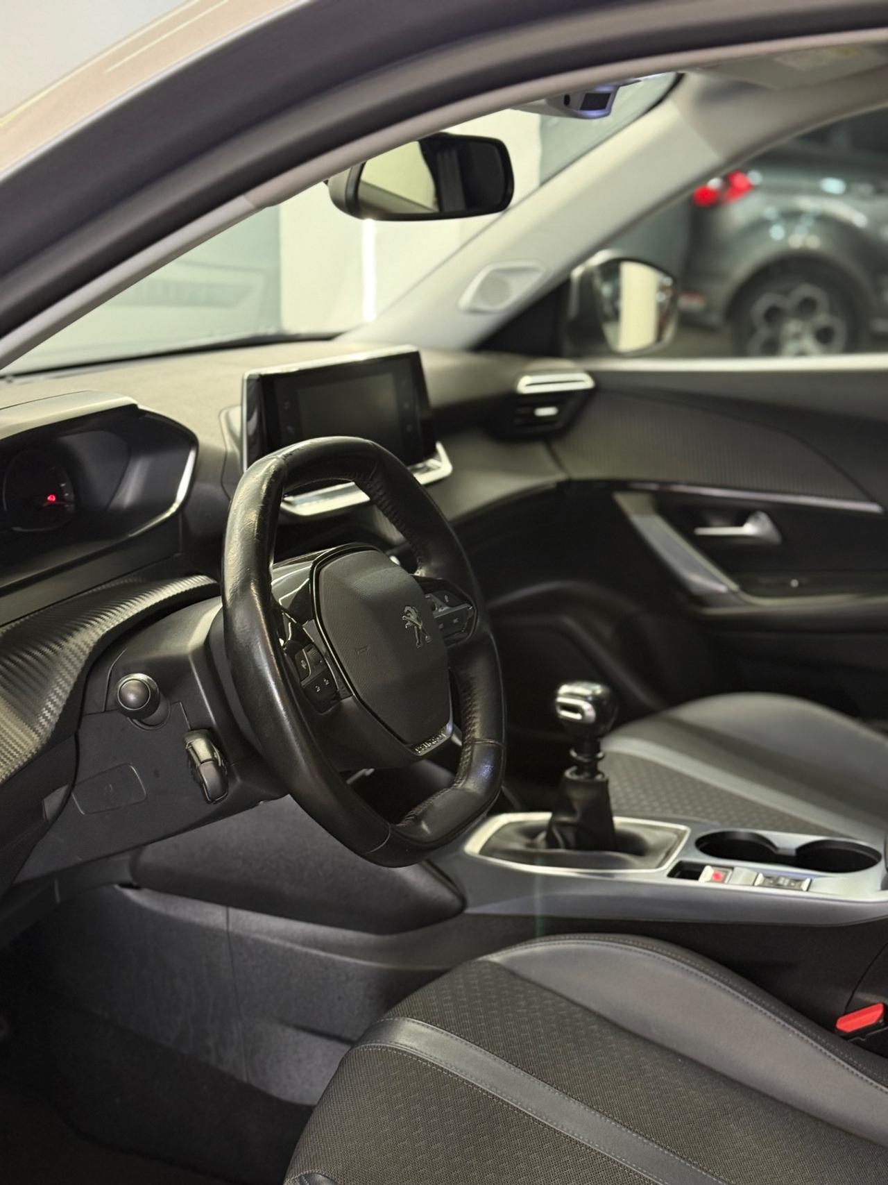 Peugeot 2008 BlueHDi 100 S&S Allure Navi Pack