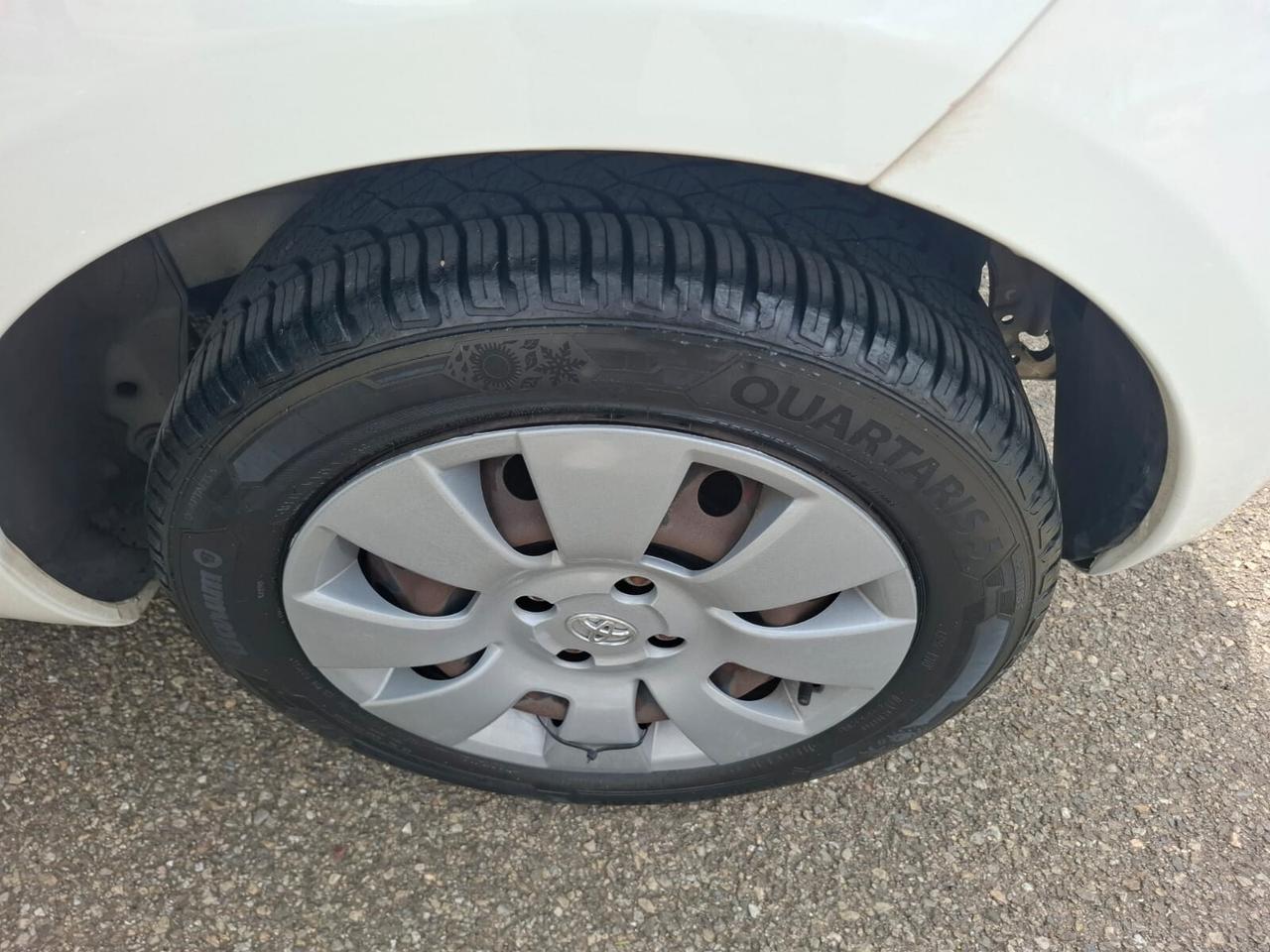 Toyota Yaris 1.0 5 porte 2011 SOLO 124.000 KM