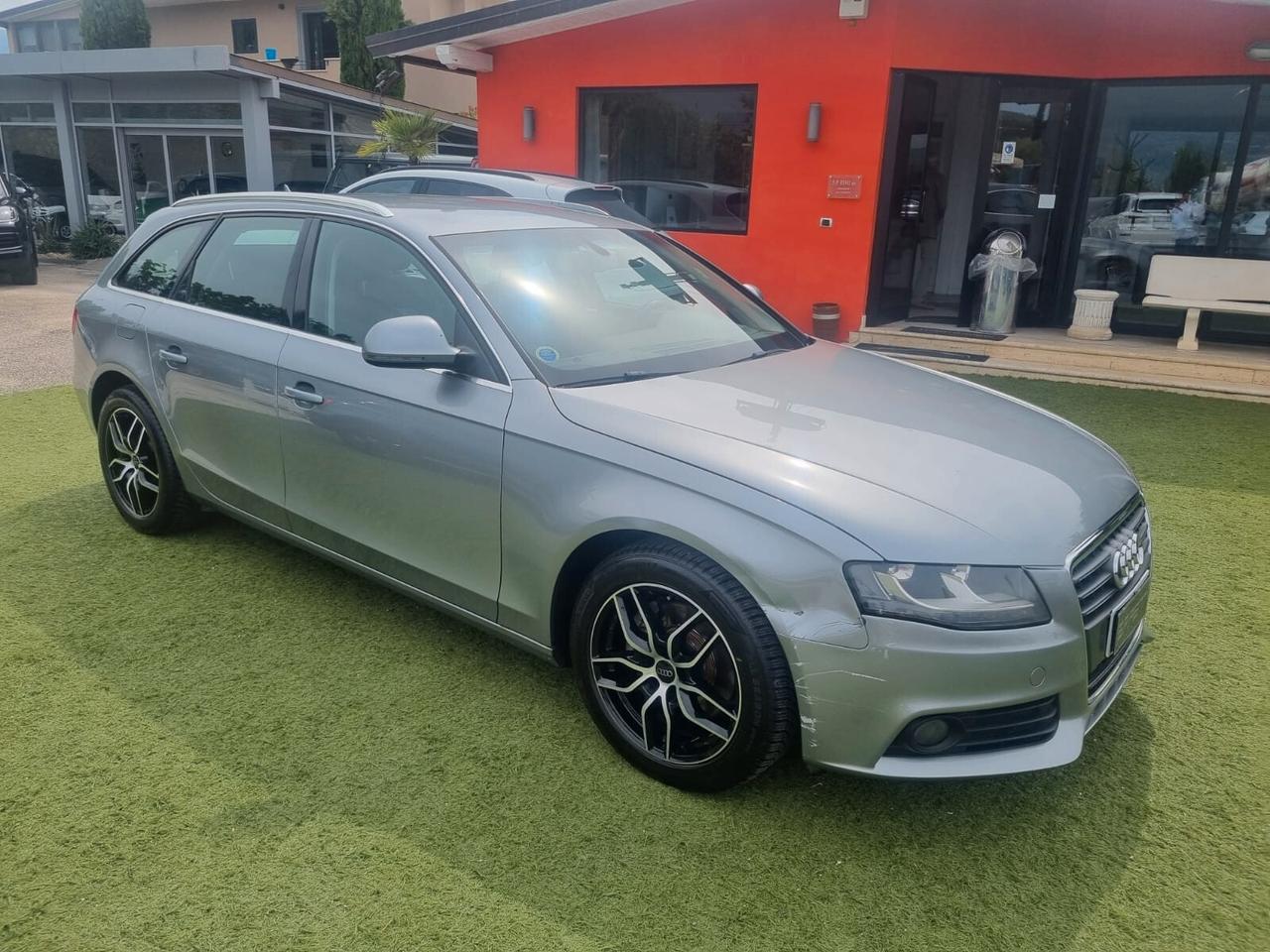 Audi A4 Avant 2.0 TDI 143CV /NAVI/CAMBIO AUTOMATICO/SENSORI