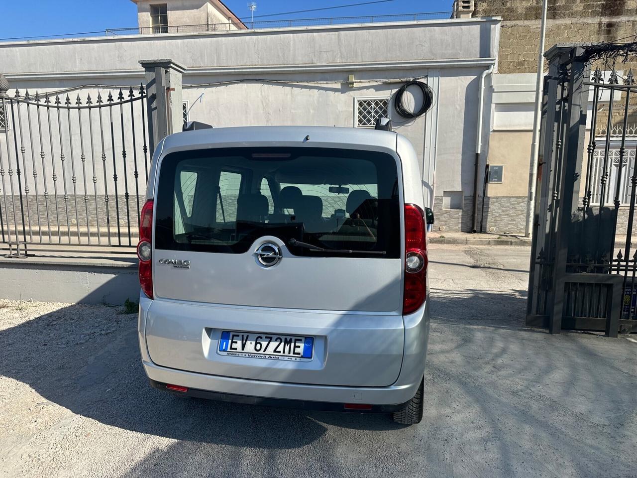 Opel Combo Tour 1.6 Diesel 90 Cv 2014 Vettura 5 Po