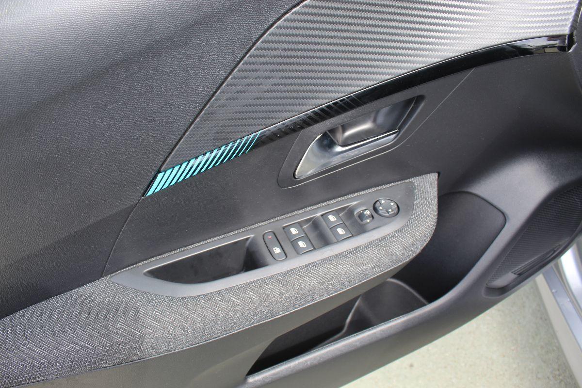 PEUGEOT - 208 1.2 puretech Style