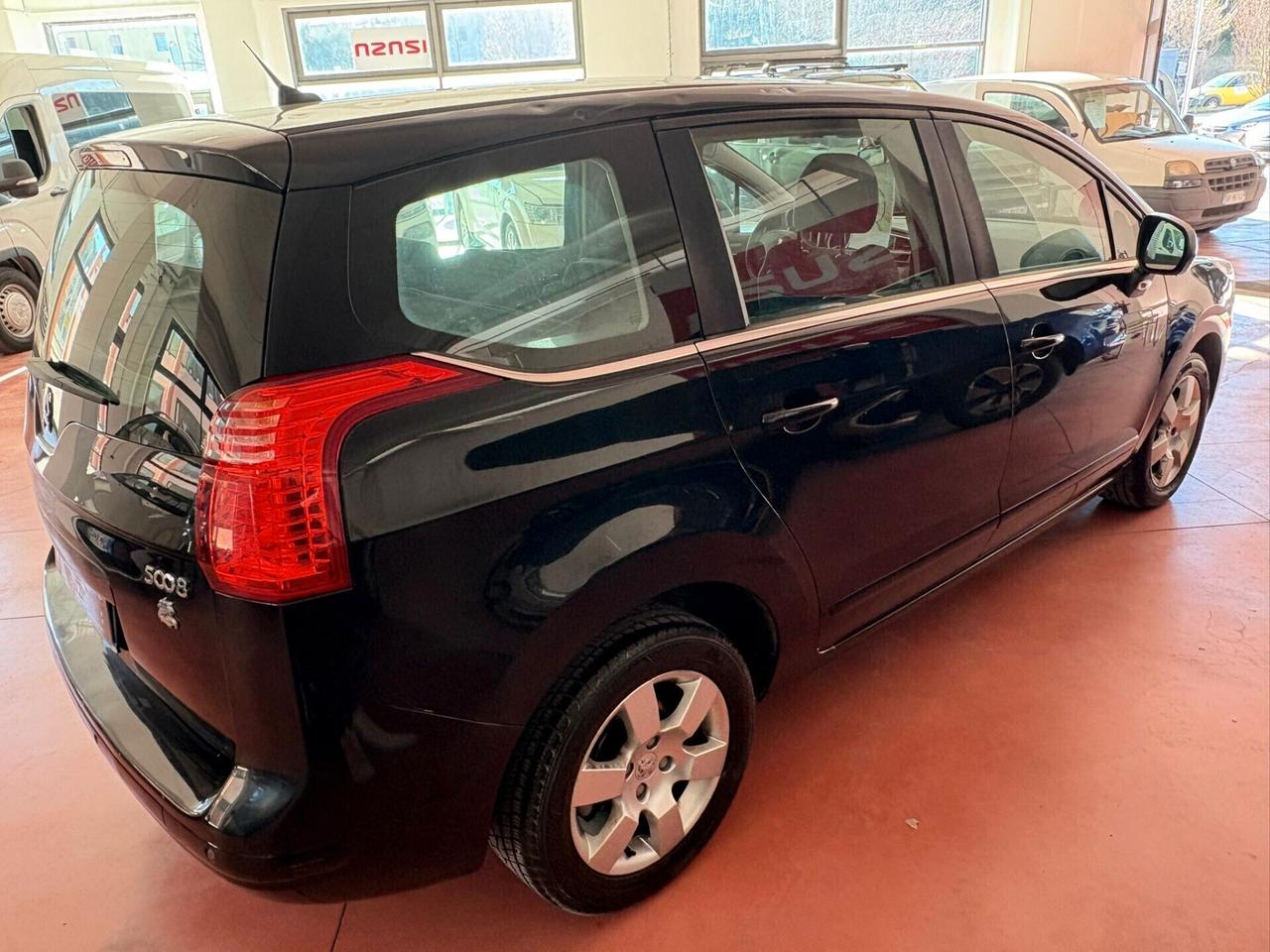 PEUGEOT 5008 DIESEL 1.6 CV112 con Km 185.832 certificati Garanzia 12 mesi