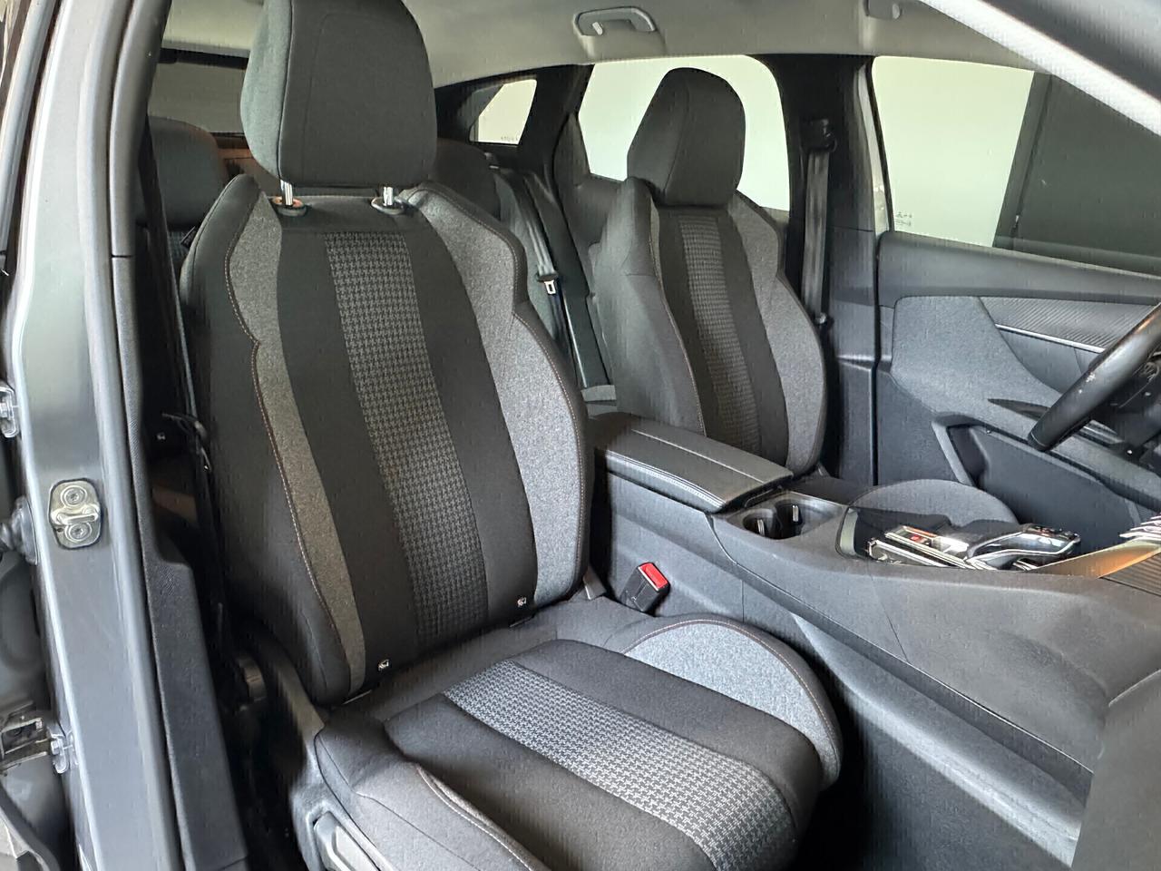 Peugeot 3008 BlueHDi 130 EAT8 Active Pack - 2021