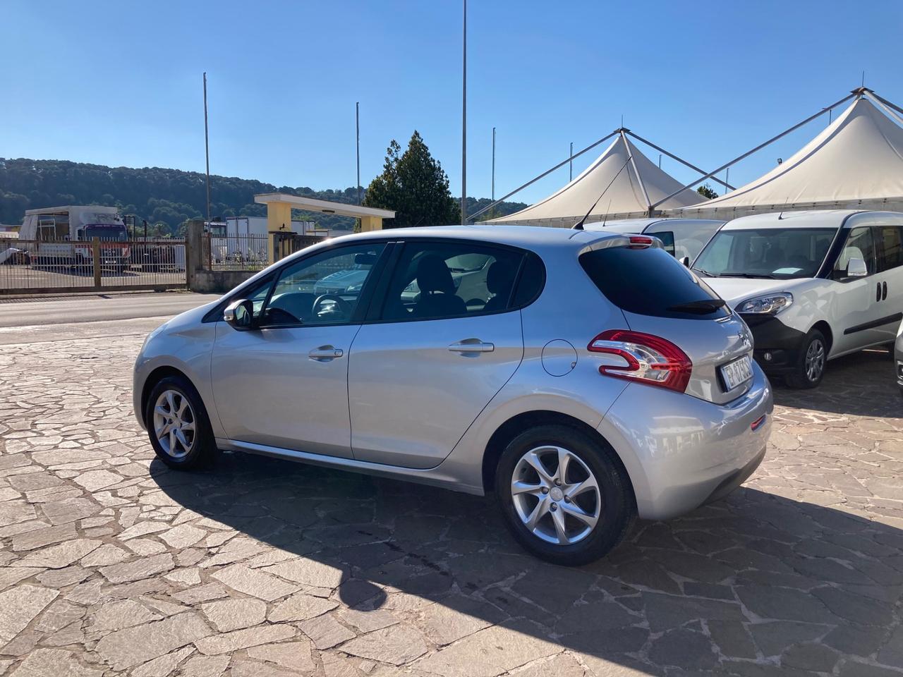 Peugeot 208 1.2 VTi 82 CV 5 porte Km 79000 NEOPATENTATI