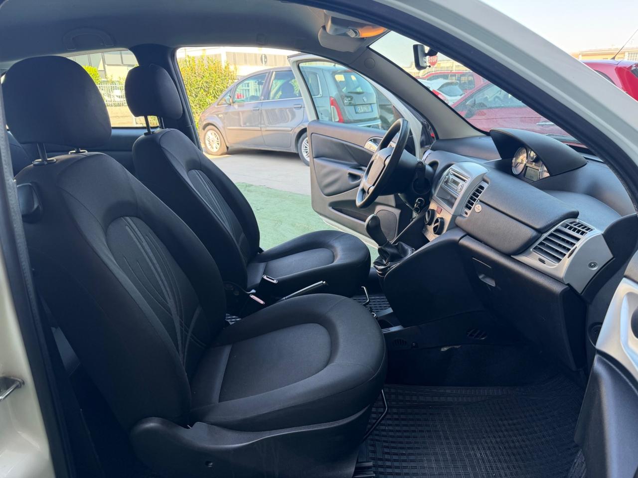 Lancia Ypsilon 1.3 MJT 75 CV Platino