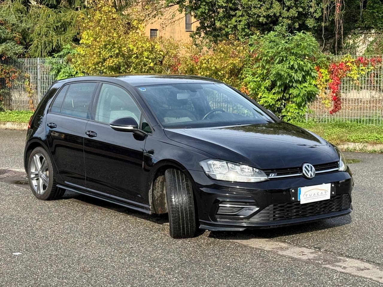 Volkswagen Golf 1.6 TDI R LINE