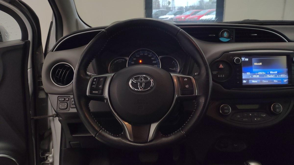 TOYOTA Yaris SOLO PER COMMERCIANTI AUTO SENZA GARANZIA