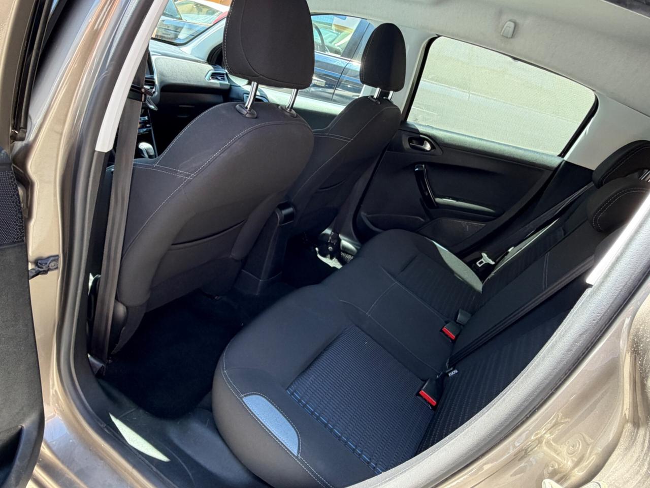 Peugeot 208 1.2 VTi 68 CV 5 porte Allure