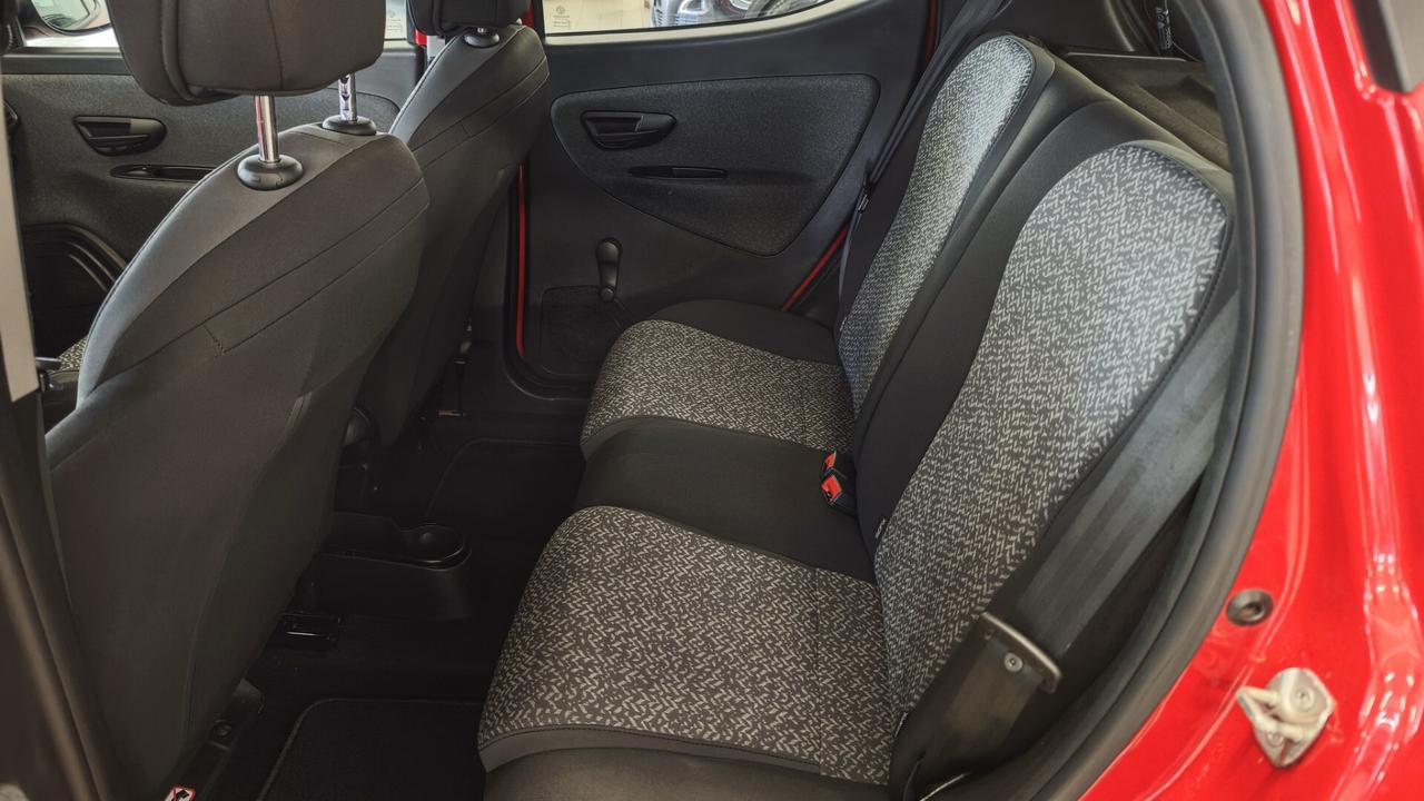 Lancia Ypsilon 1.0 Hybrid Silver