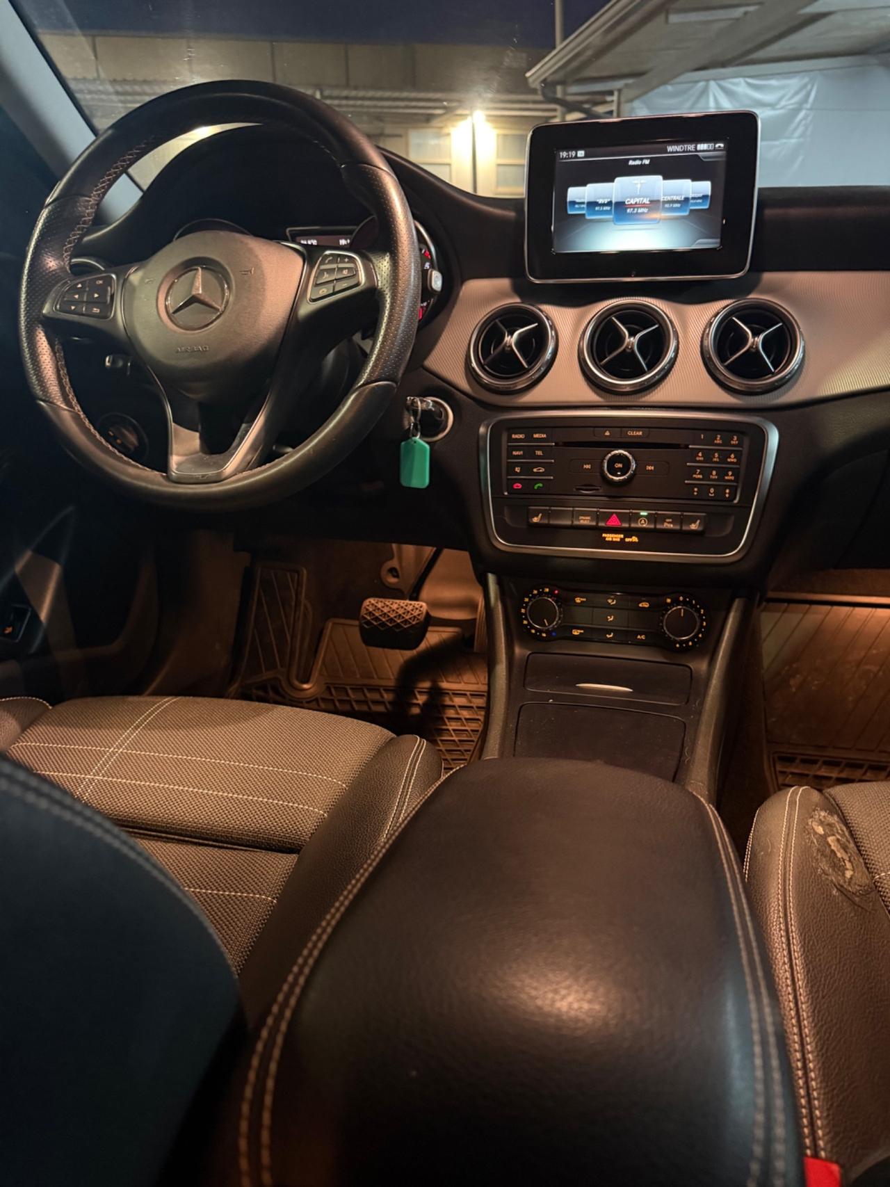 Mercedes-benz GLA 200 d Automatic Premium
