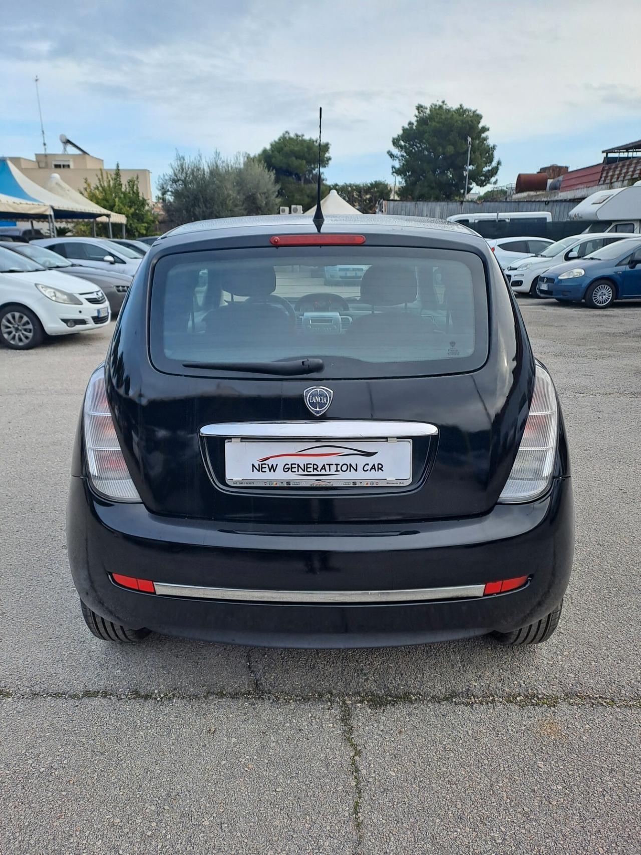 Lancia Ypsilon 1.3 MJT 75 CV Platino