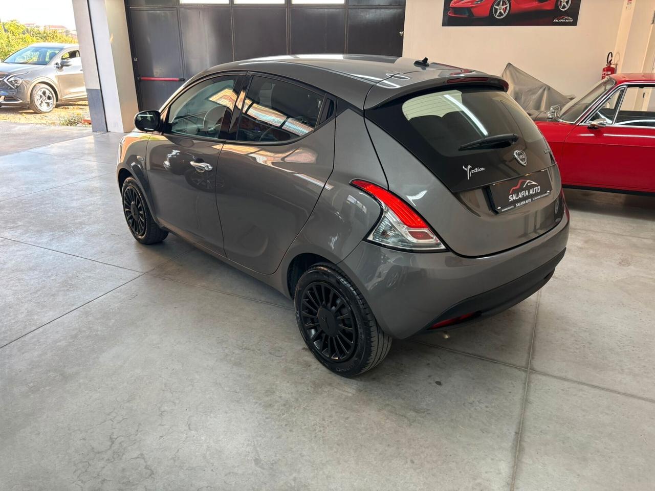 Lancia Ypsilon 1.0 FireFly 5 porte S&S Hybrid Silver Plus