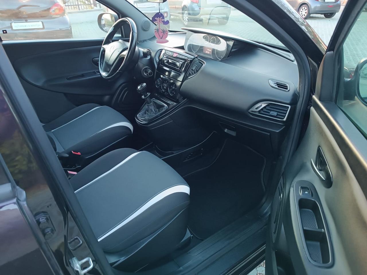 Lancia Ypsilon 0.9 TwinAir 85 CV 5 porte Metano Ecochic Gold
