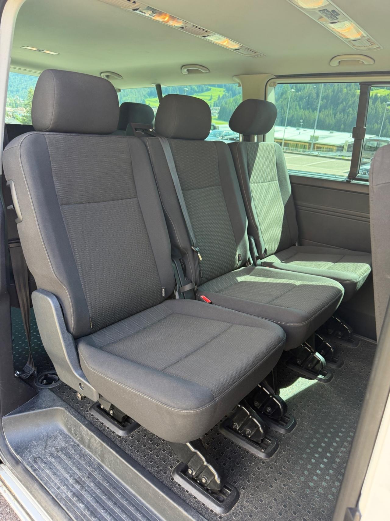 Minibus/ Caravelle 9 posti 4motiin