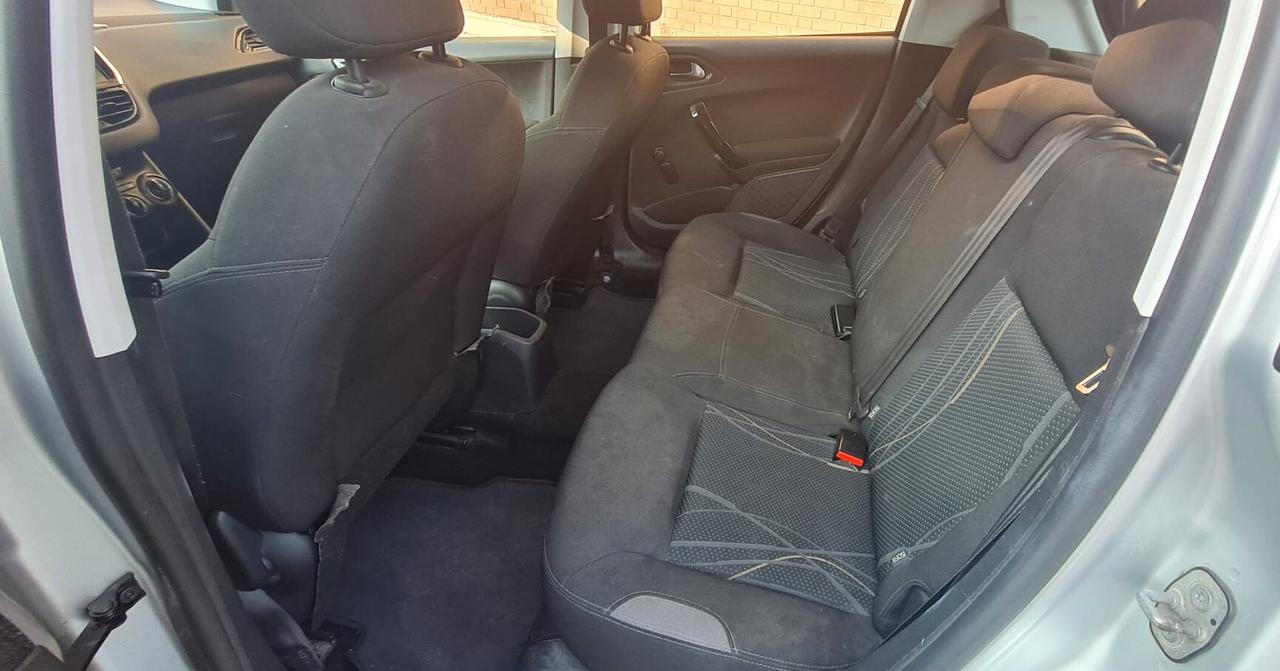 Peugeot 208 1.4 HDi 68 CV 5 porte Active