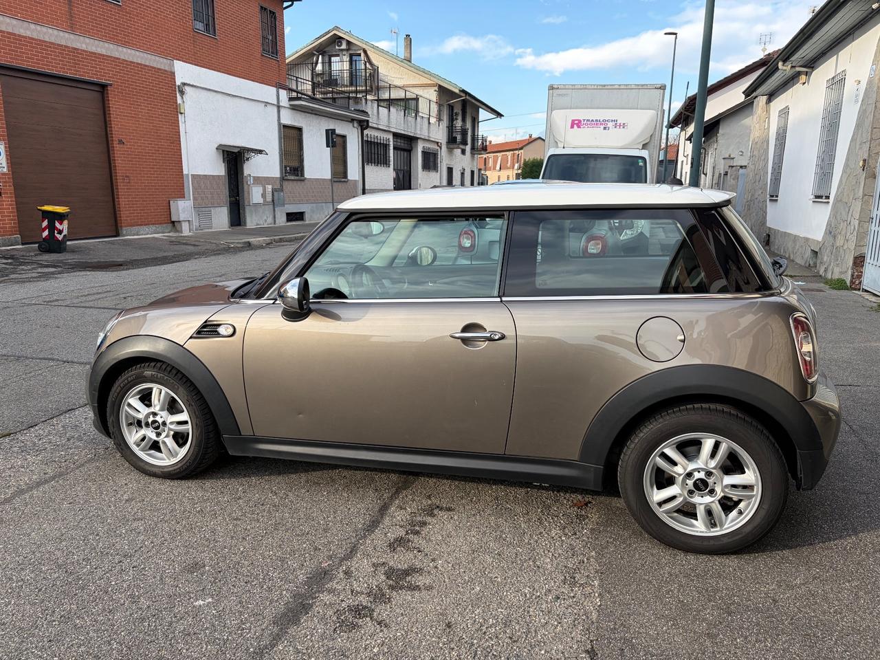 Mini 2.0 16V Cooper D Automatica