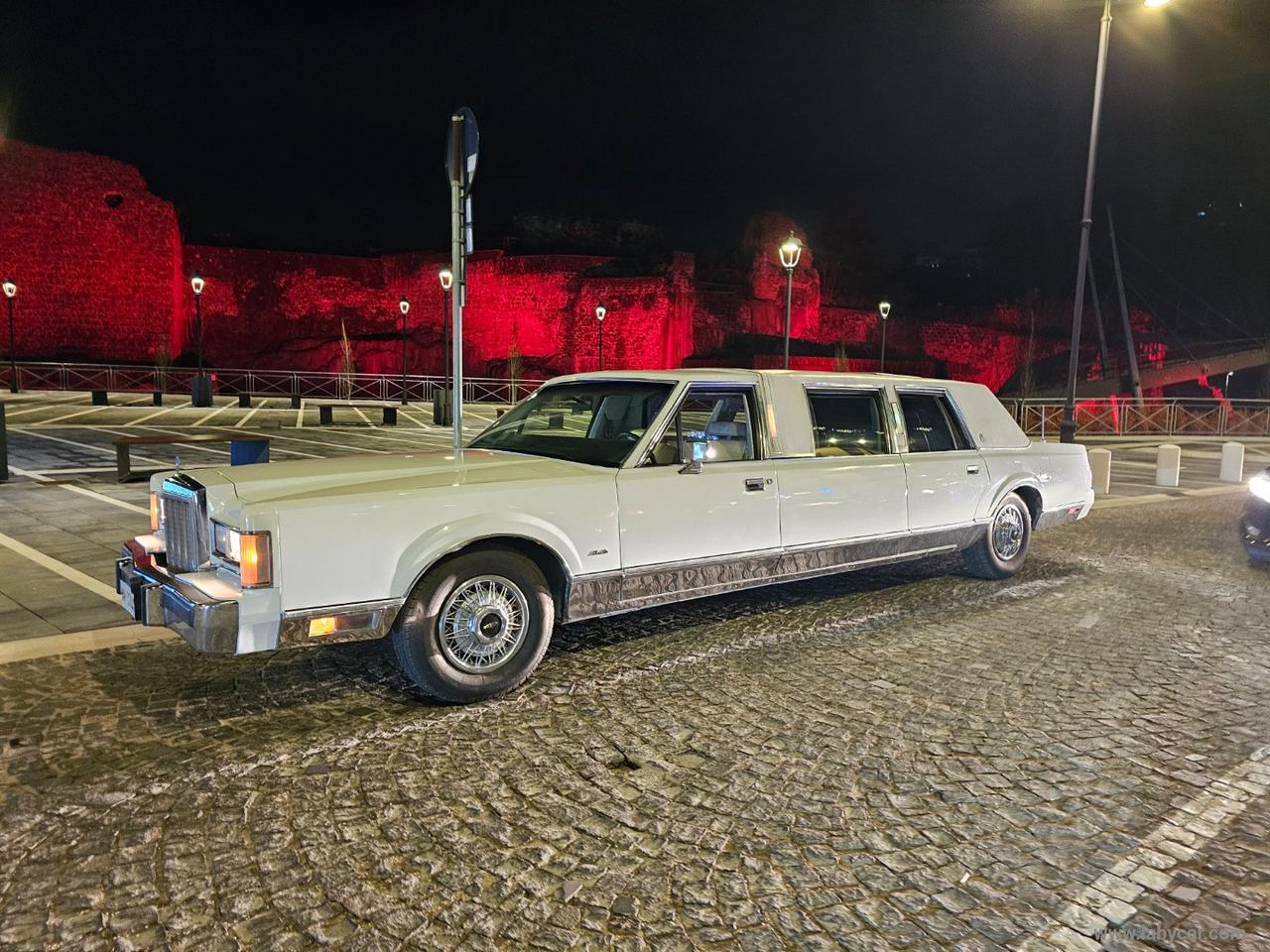 LINCOLN TOWN CAR