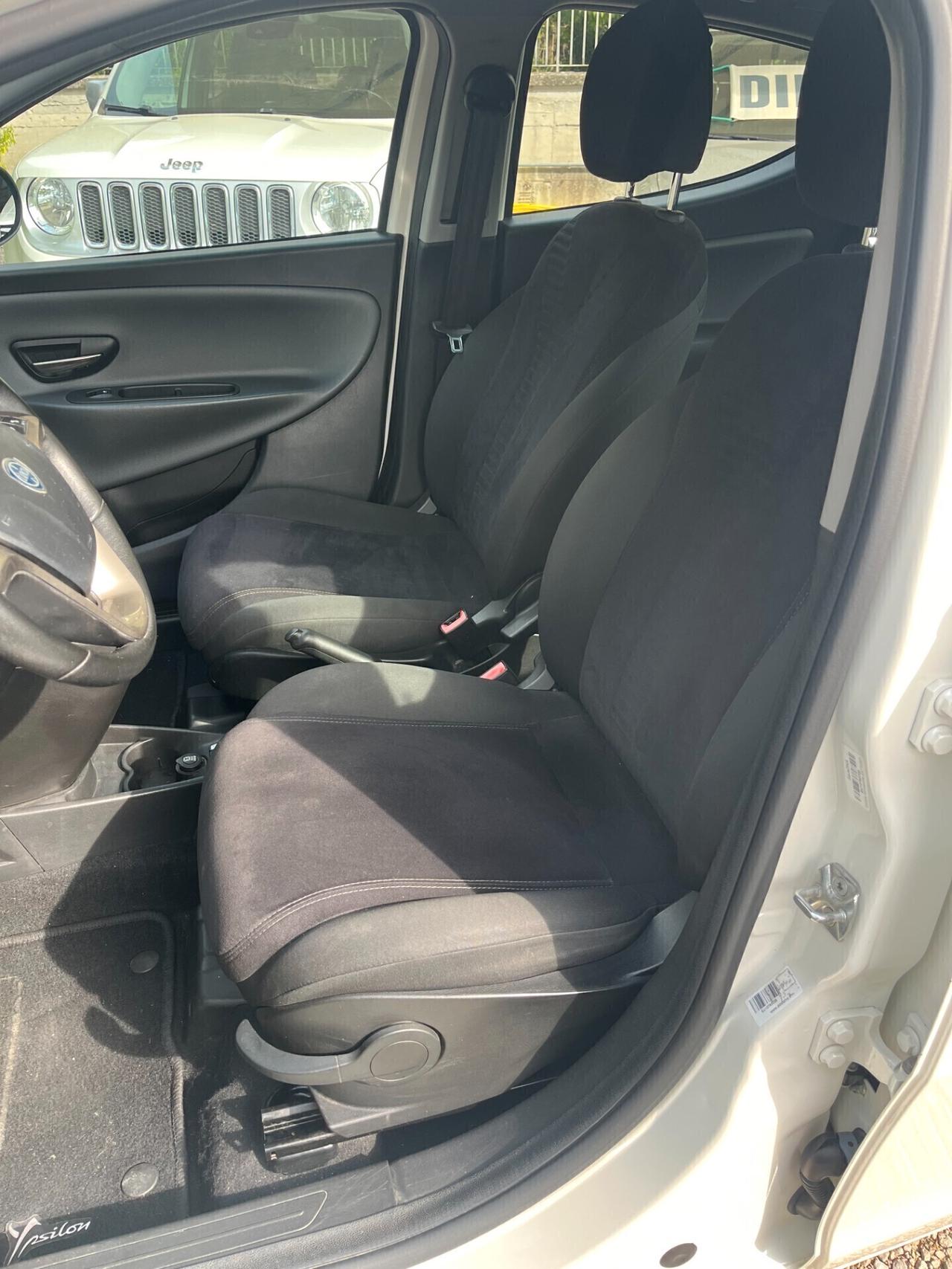 LANCIA YPSILON 1300 M-JET 95 CV KM CERTIFICATI UNICO PROPRIETARIO