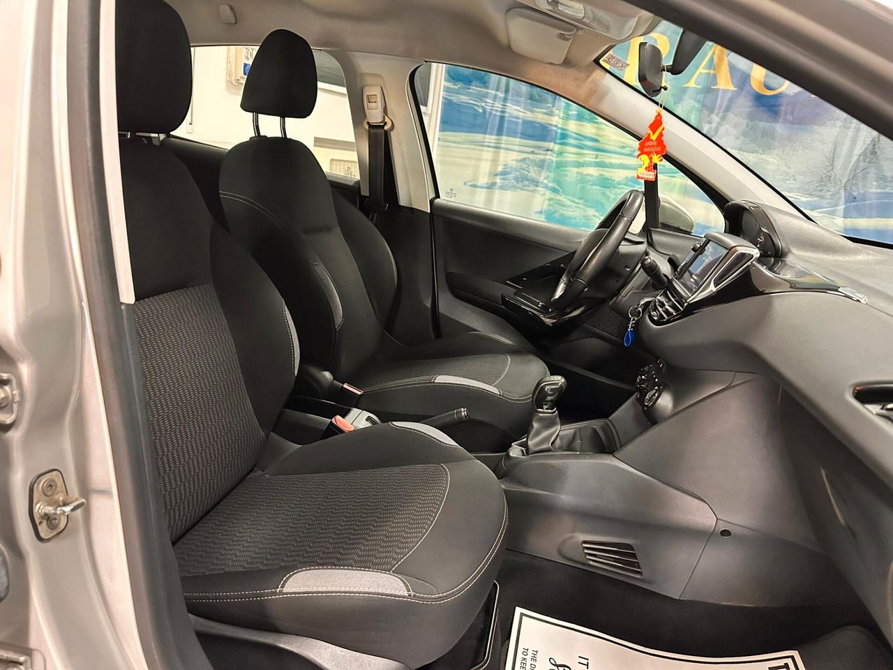 Peugeot 208 PureTech 82 5 porte Allure