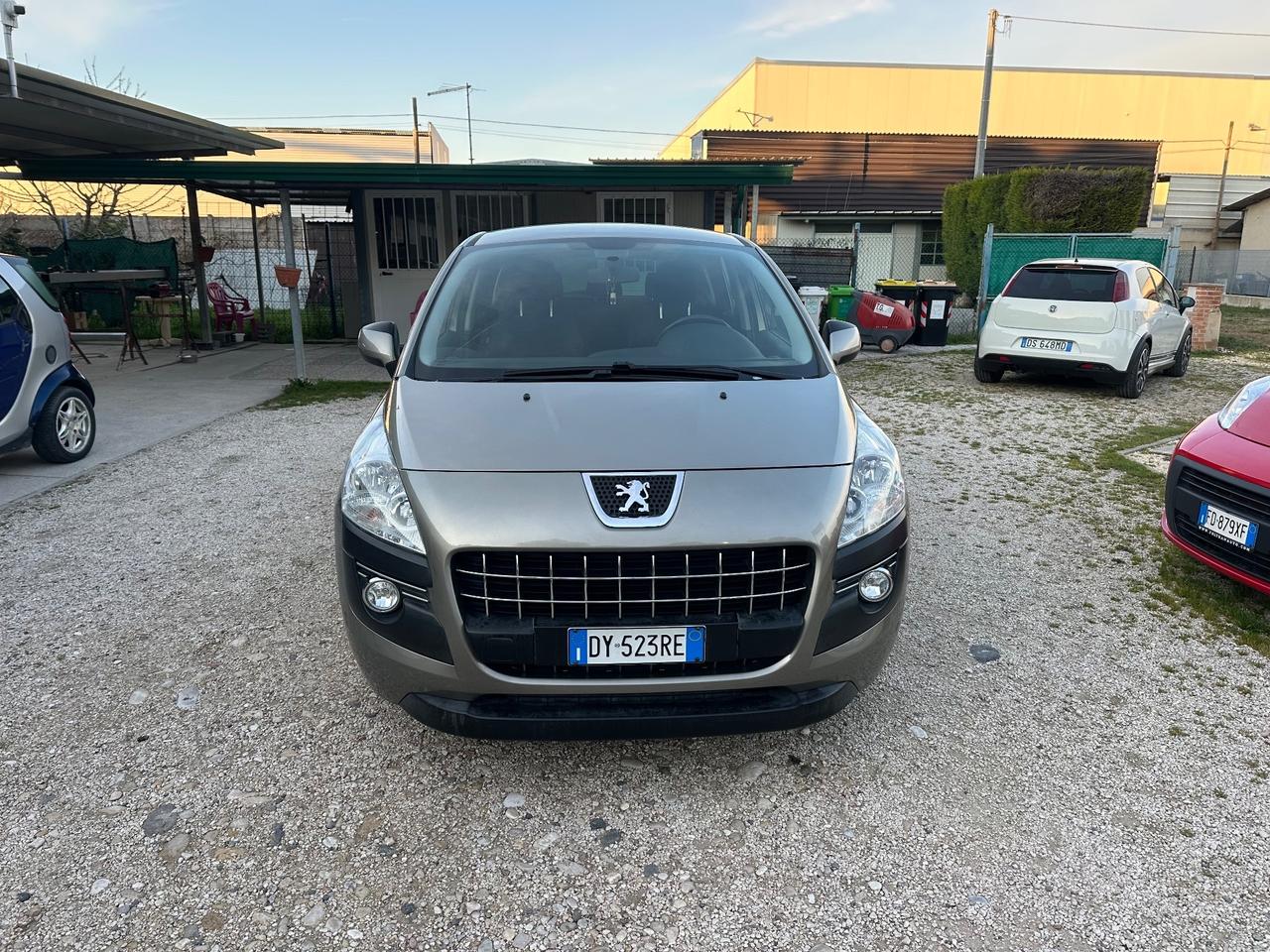 Peugeot 3008 1.6 HDi 110CV cambio robotizzato