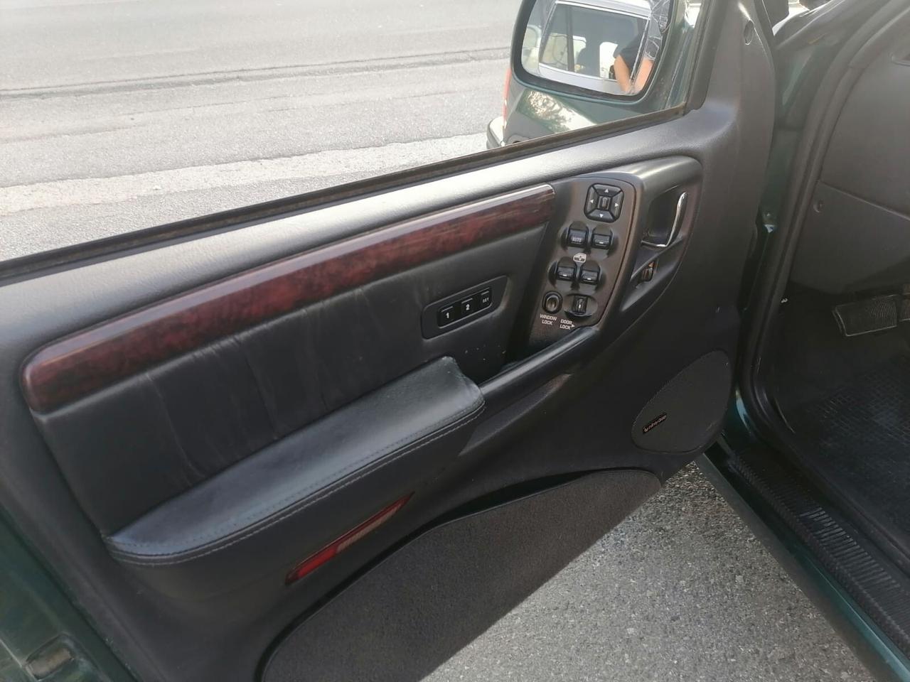 Jeep Grand Cherokee ZJ 5.2 v8 GPL