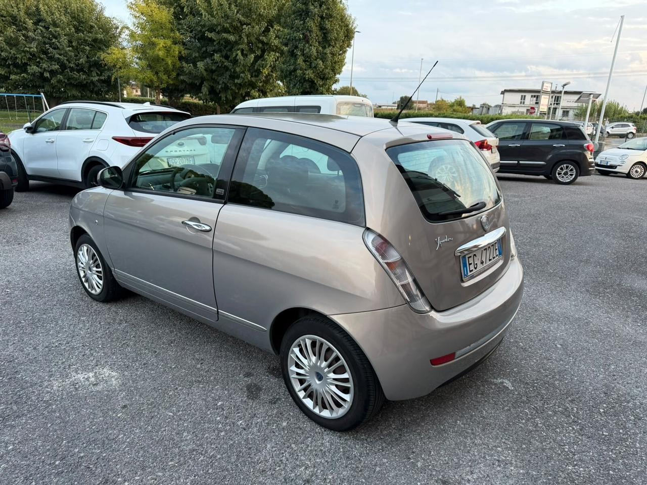 Lancia Ypsilon 1.2 69 CV Argento GPL